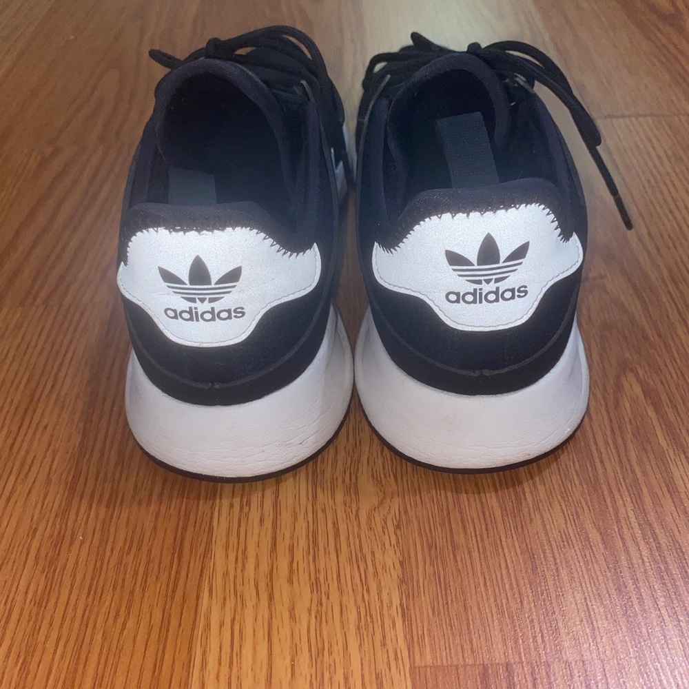 Adidas Man Snickers Size 5/12